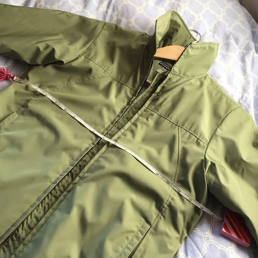 Patagonia Lightweight Jacket 🏔 in Buffalo Green